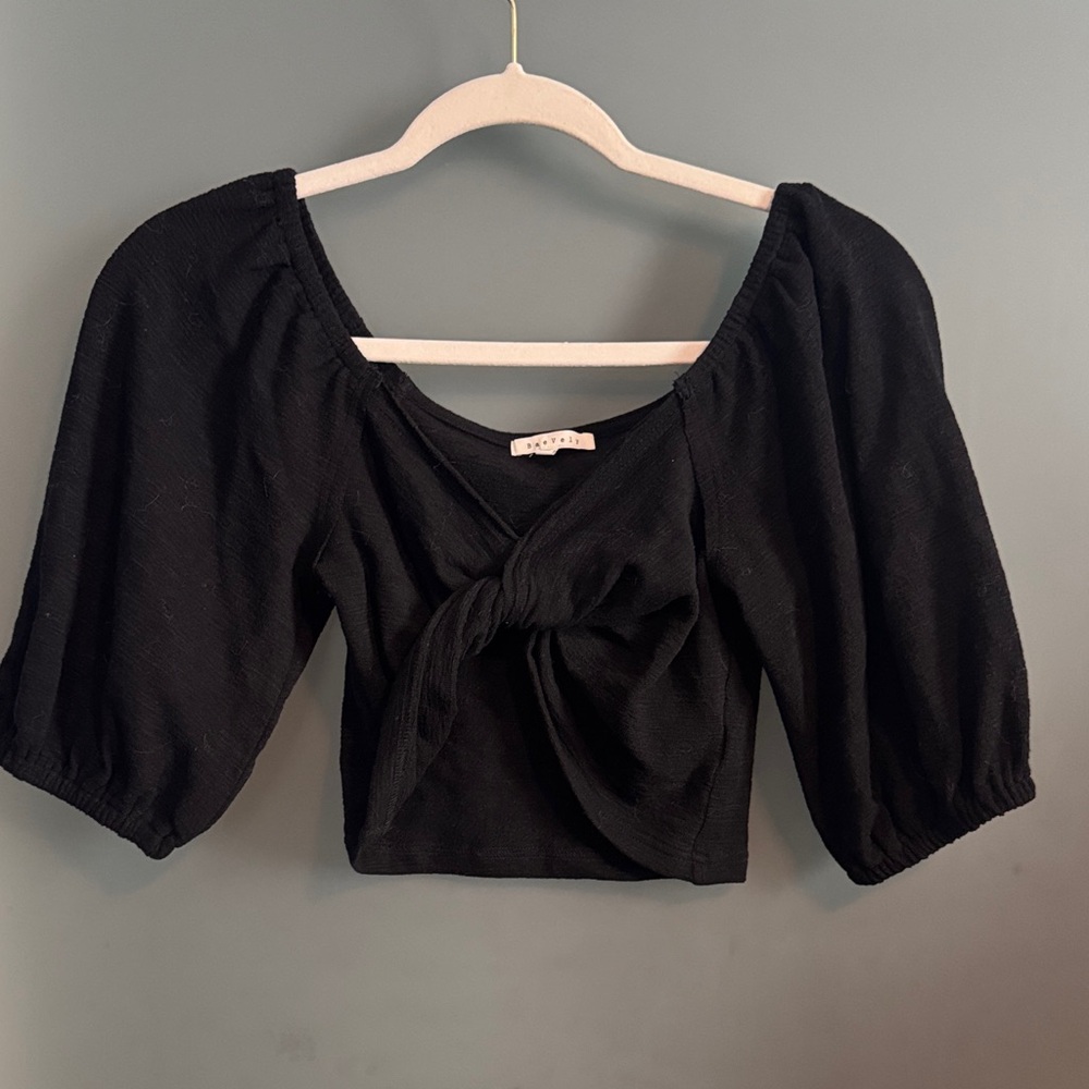 Elegant Black Knot-Front Crop Top with Puff Sleeves